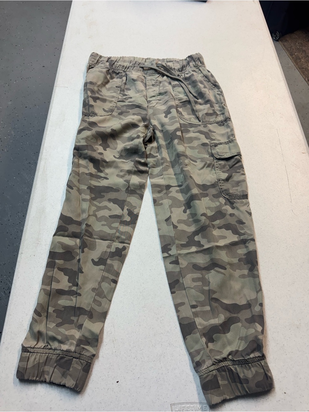 American Eagle Outfitters Camo Ankle Cargo Jogger Pants